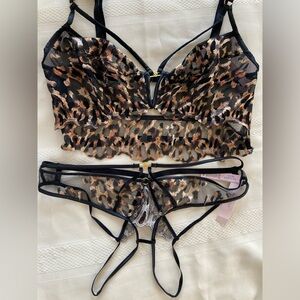 Victorias Secret Sz M VERY SEXY Bralette Bra Top Strappy Leopard Print Panty Set